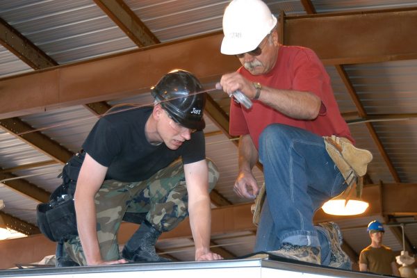 Faire des travaux dans une maison : qui contacter ?