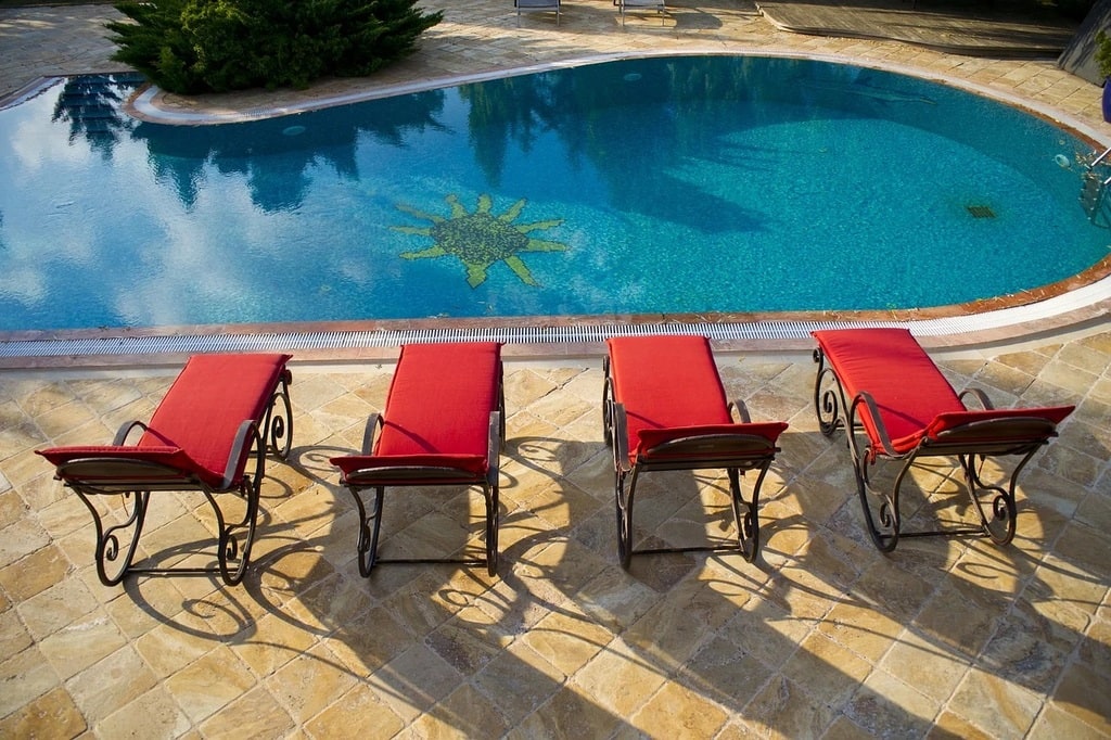 Tout savoir sur les piscines&nbsp;: styles, entretien et conseils pratiques